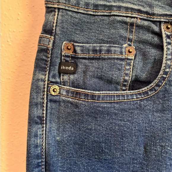 Stylish Blue Flare Jeans with Black Accents - Picture 4 of 14